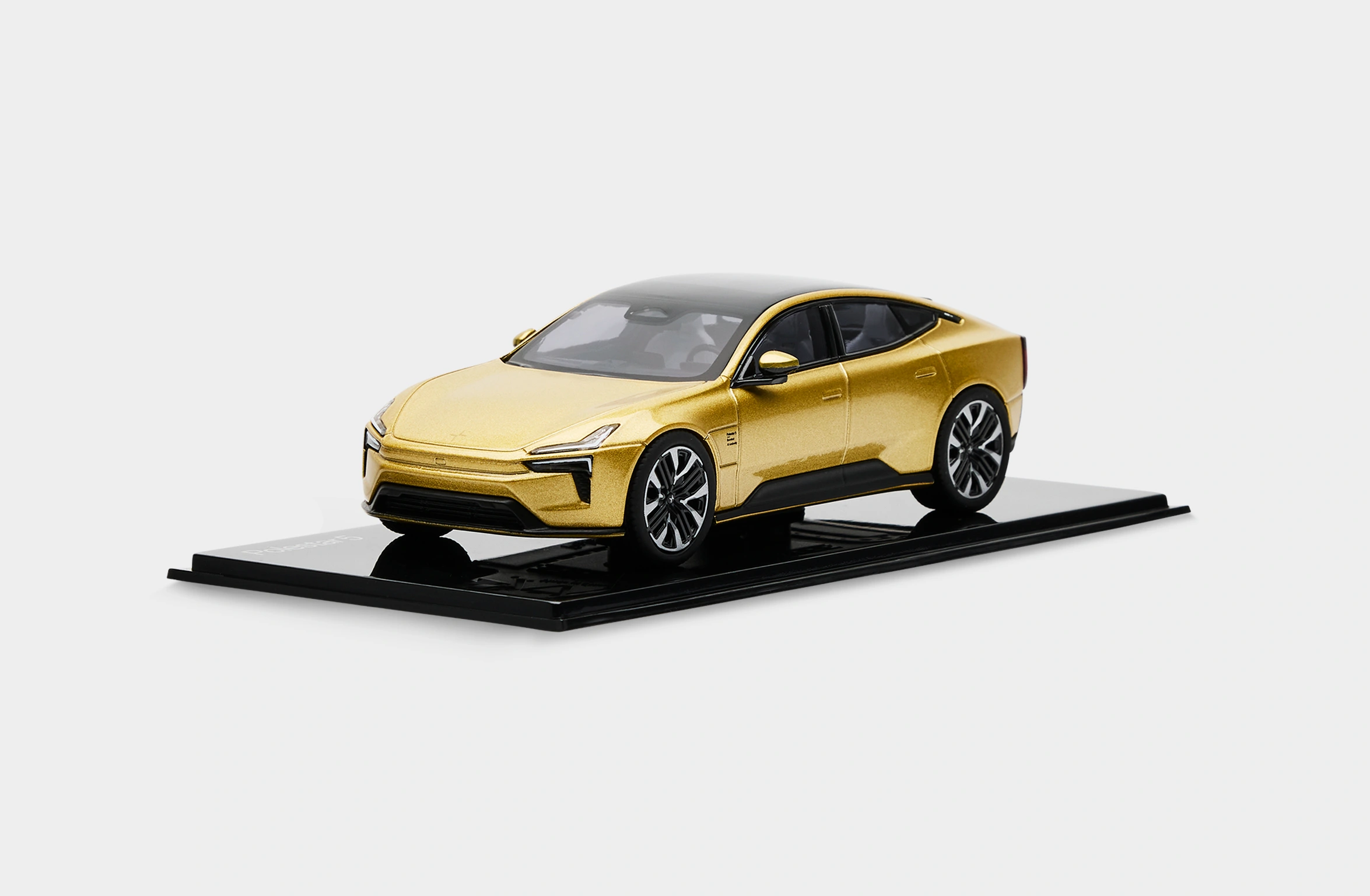 Modellauto Polestar 5 im Maßstab 1:43 im gold