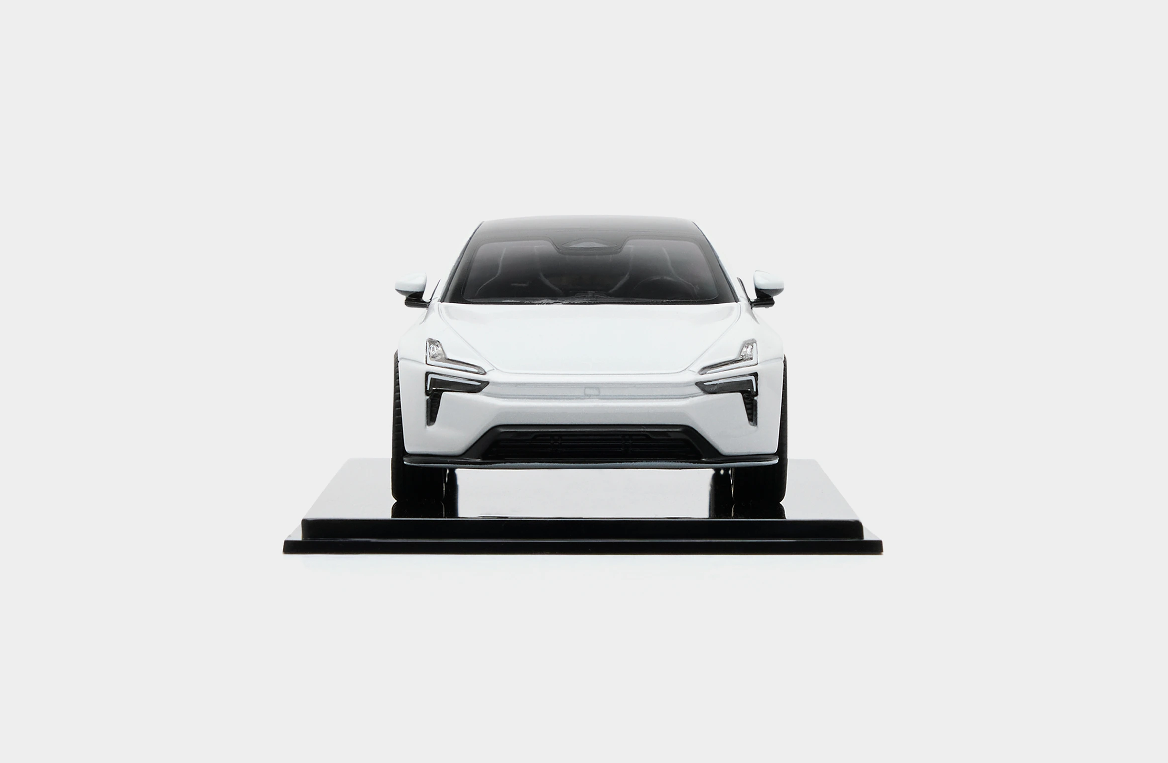 Polestar 5 Scale model 1:43 in color snow