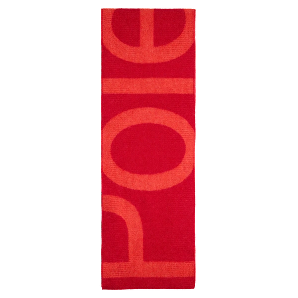 Roter Schal mit großflächig eingearbeitetem Ton-in-Ton-Schriftzug „Polestar“
