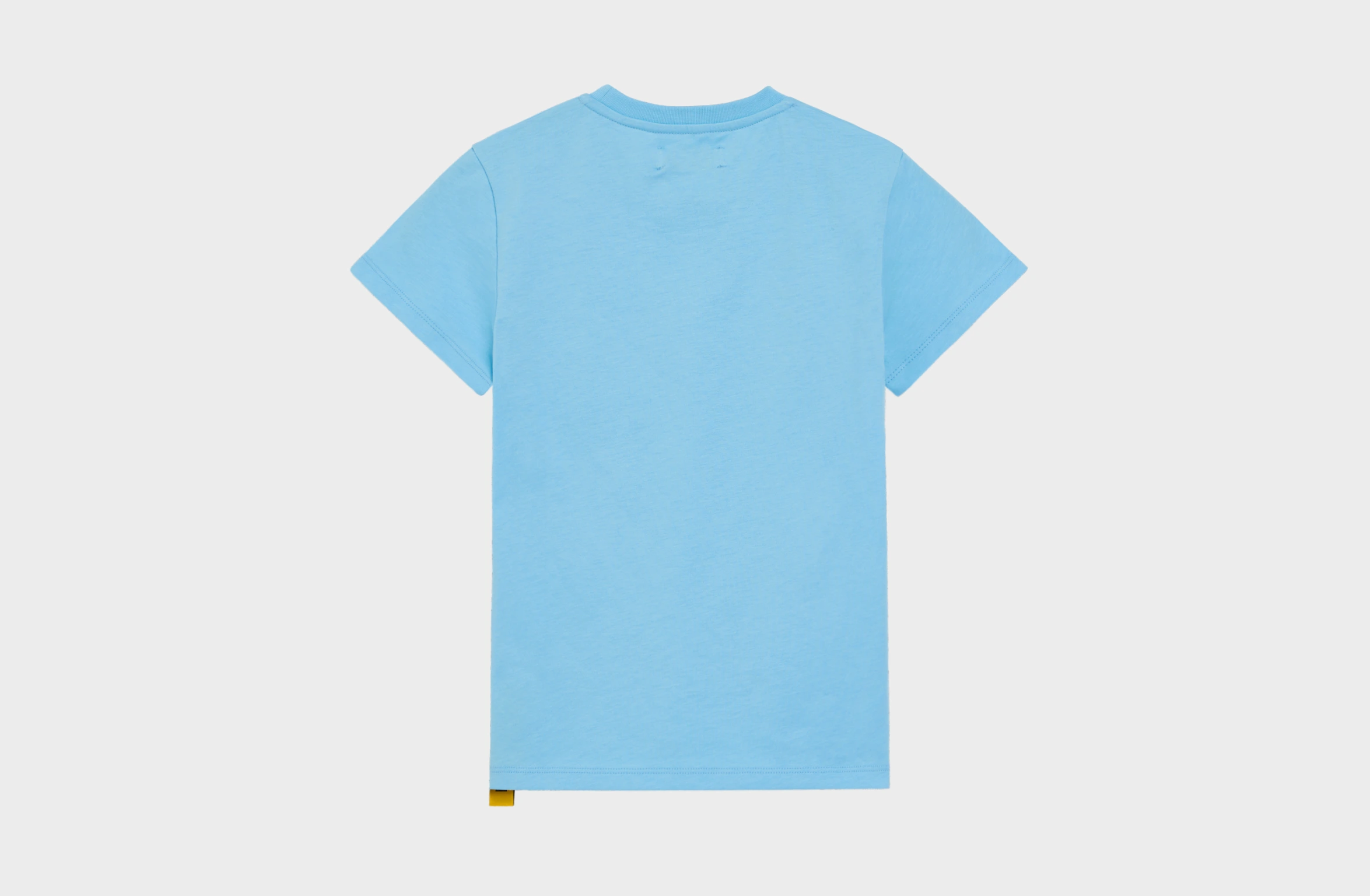 Blå T-shirt til børn med hvidt Polestar-ordmærke på forsiden og gult sidemærke