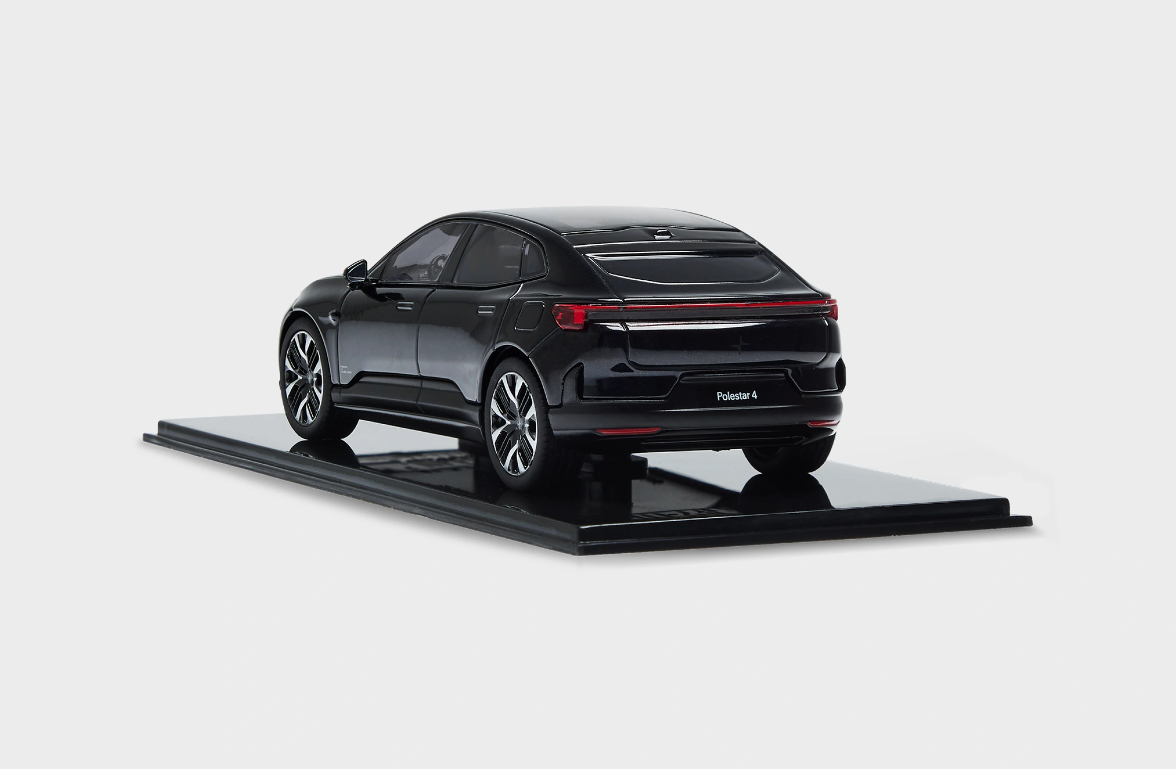 Polestar 4 skalamodell 1:43 i fargen space