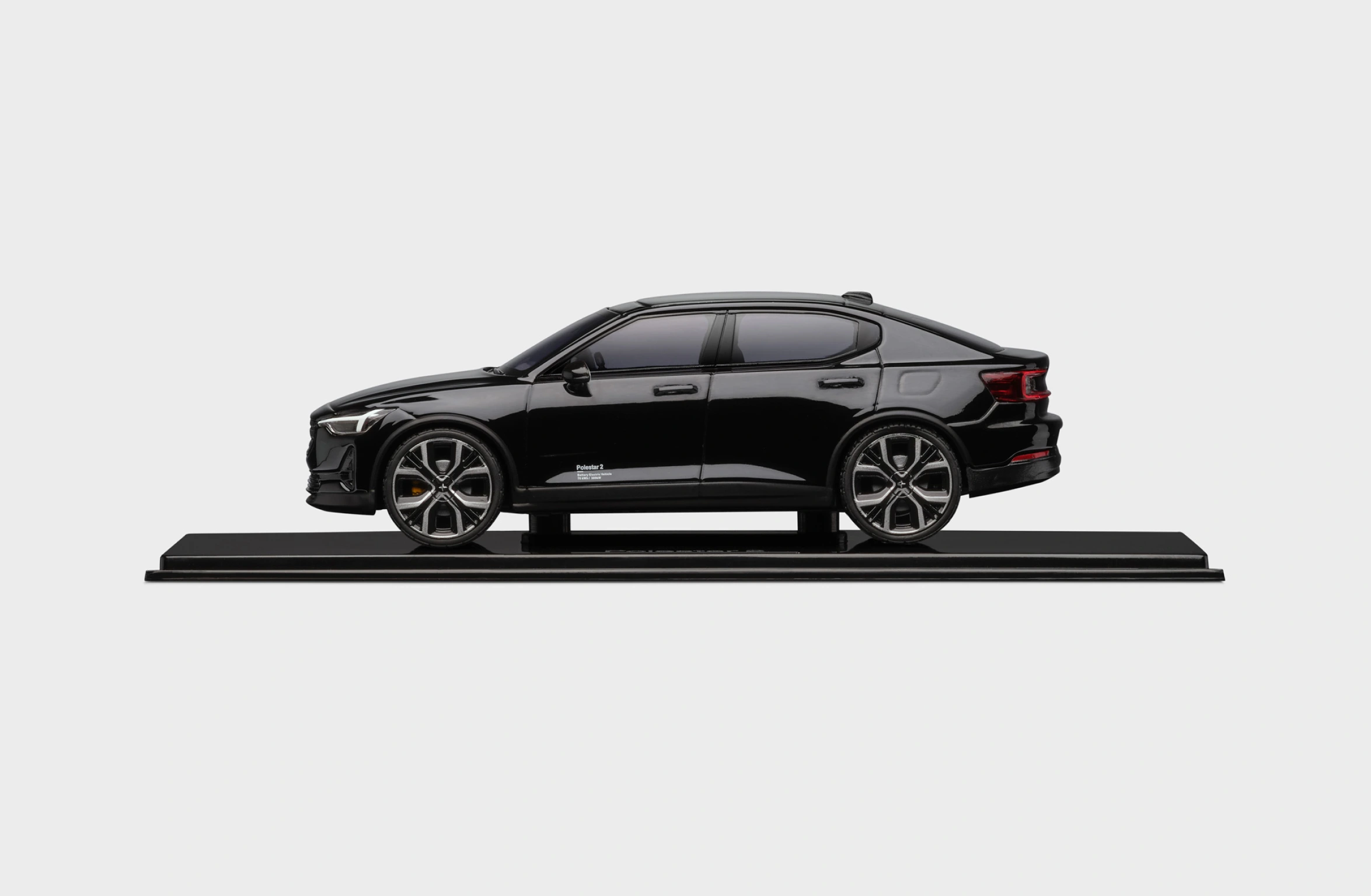 Polestar 2 MY21, 1:43 Scale Model in color void
