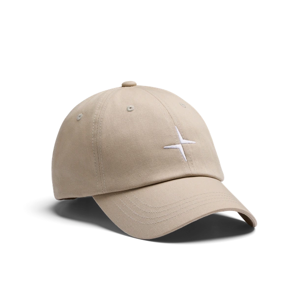 Beige kasket med hvid Polestar-symbol på forsiden