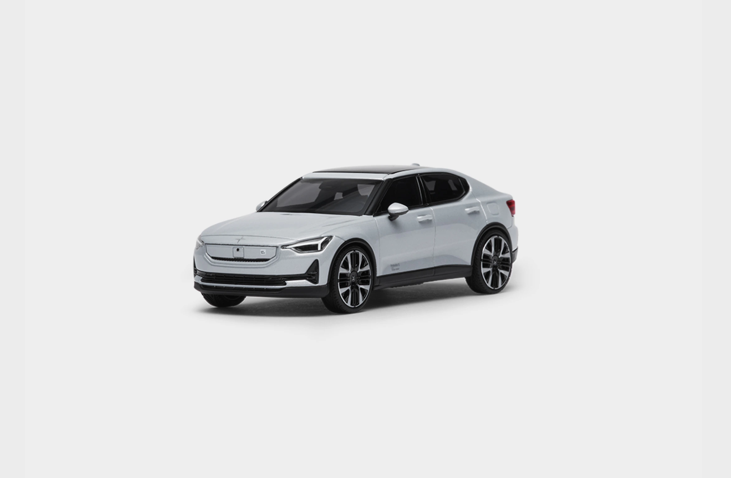 Polestar 2, 1:43 skalamodell i fargen magnesium