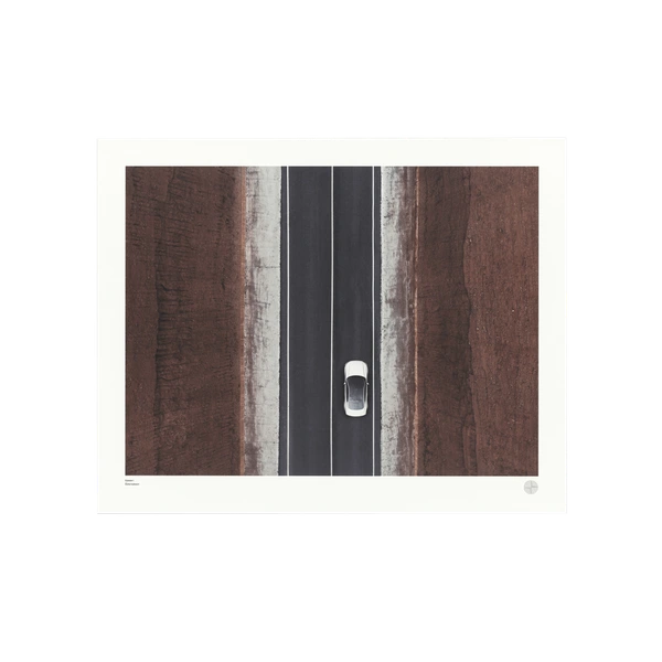 Kunstdruck eines Polestar von oben auf gerader Straße