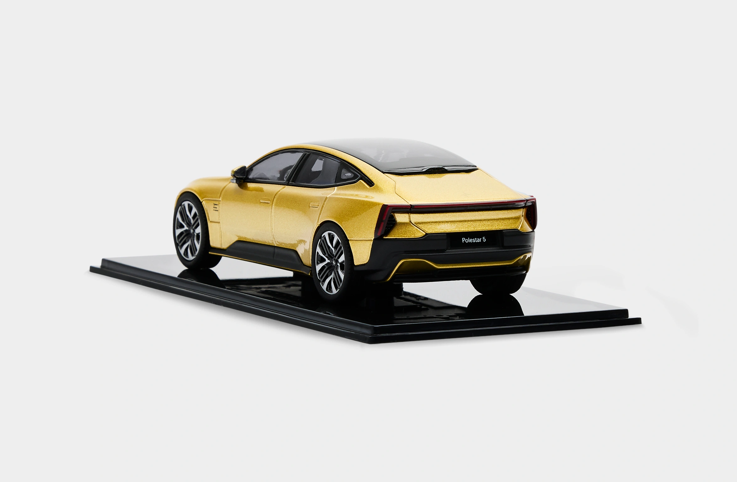 Polestar 5 schaalmodel 1:43 gold