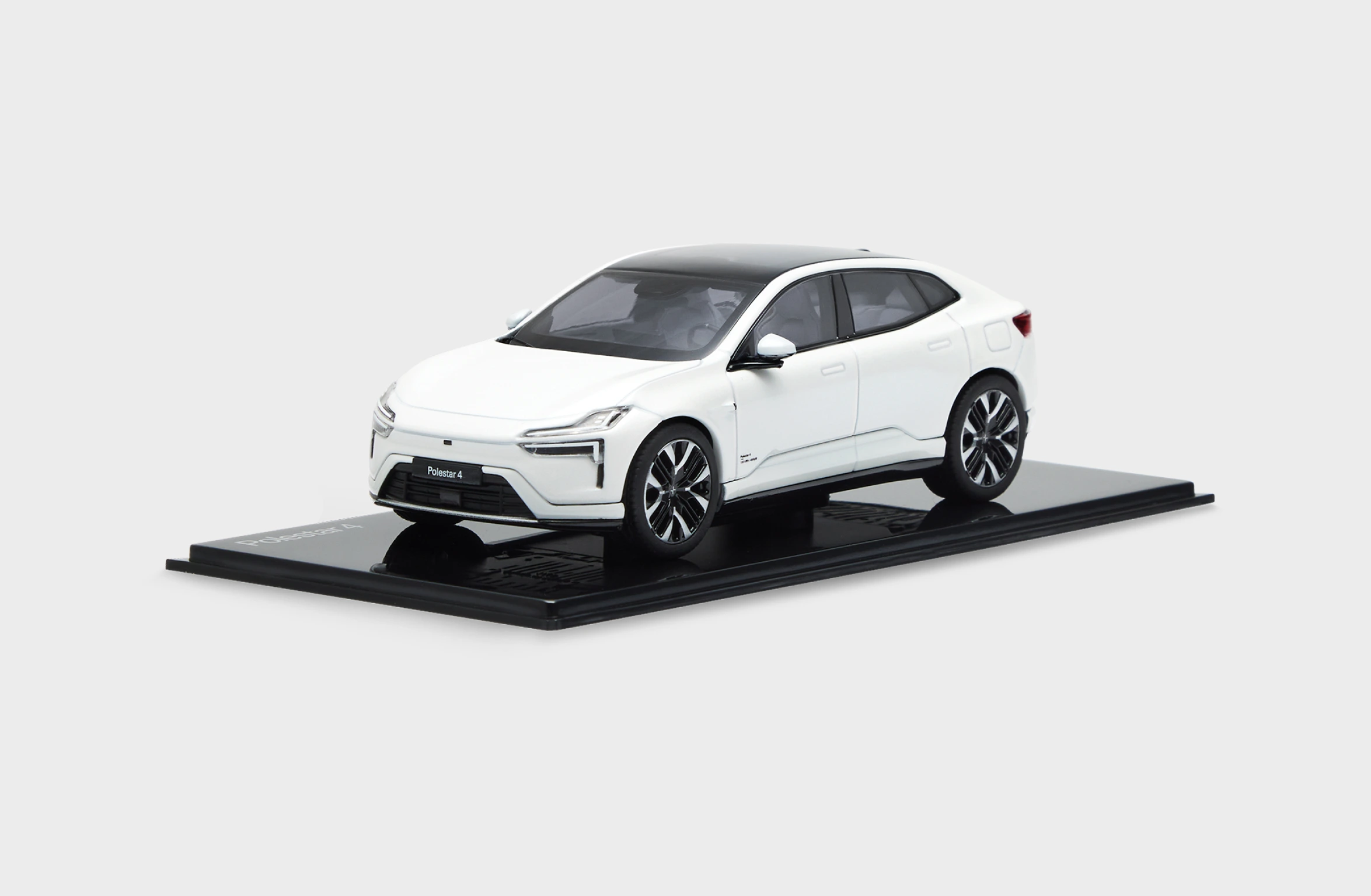 Polestar 4 Scale model 1:43 in color snow