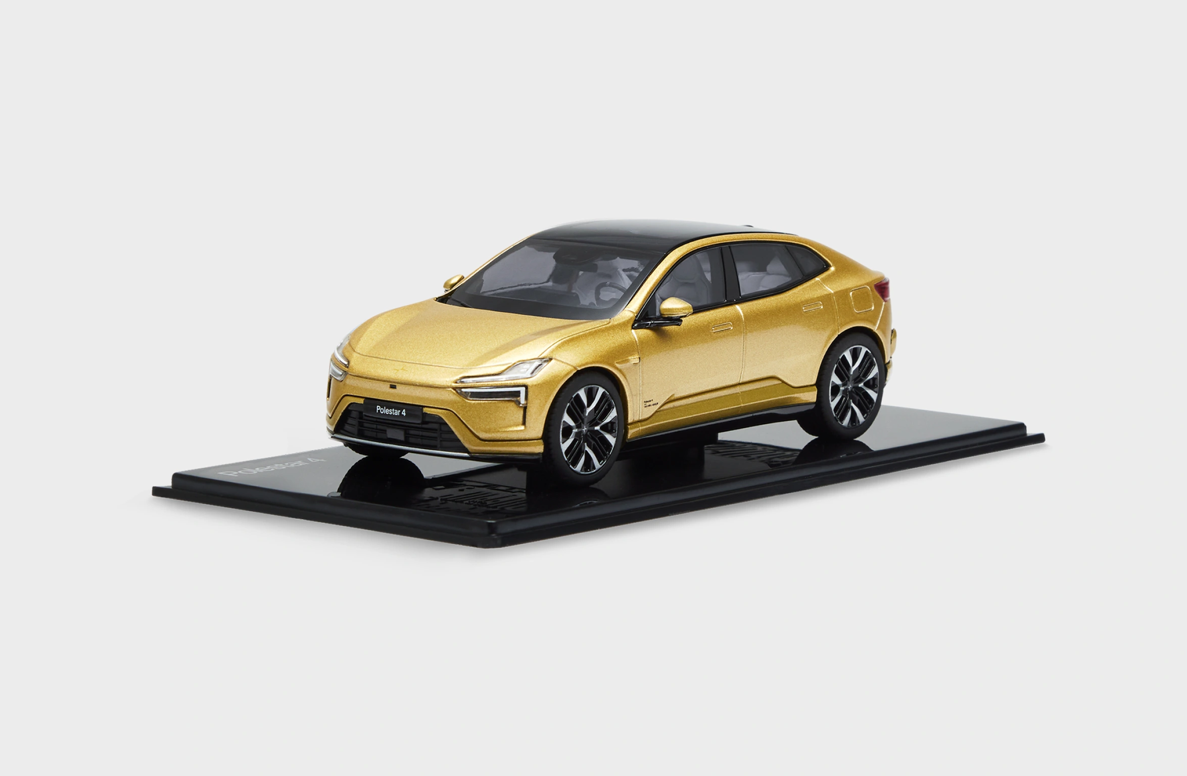 Polestar 4 Scale model 1:43 in color gold