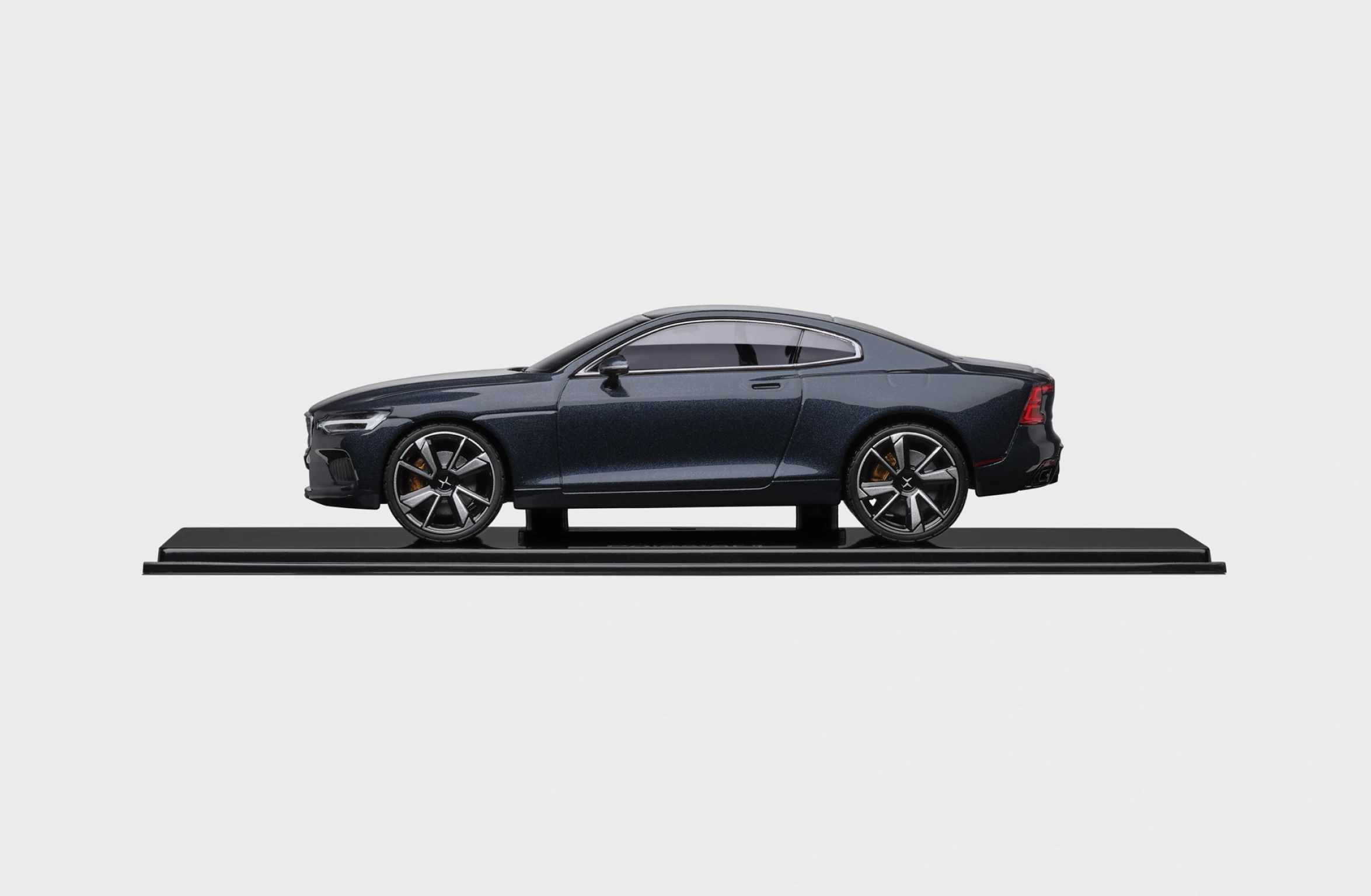 Modellauto Polestar 1 im Maßstab 1:43 im midnight