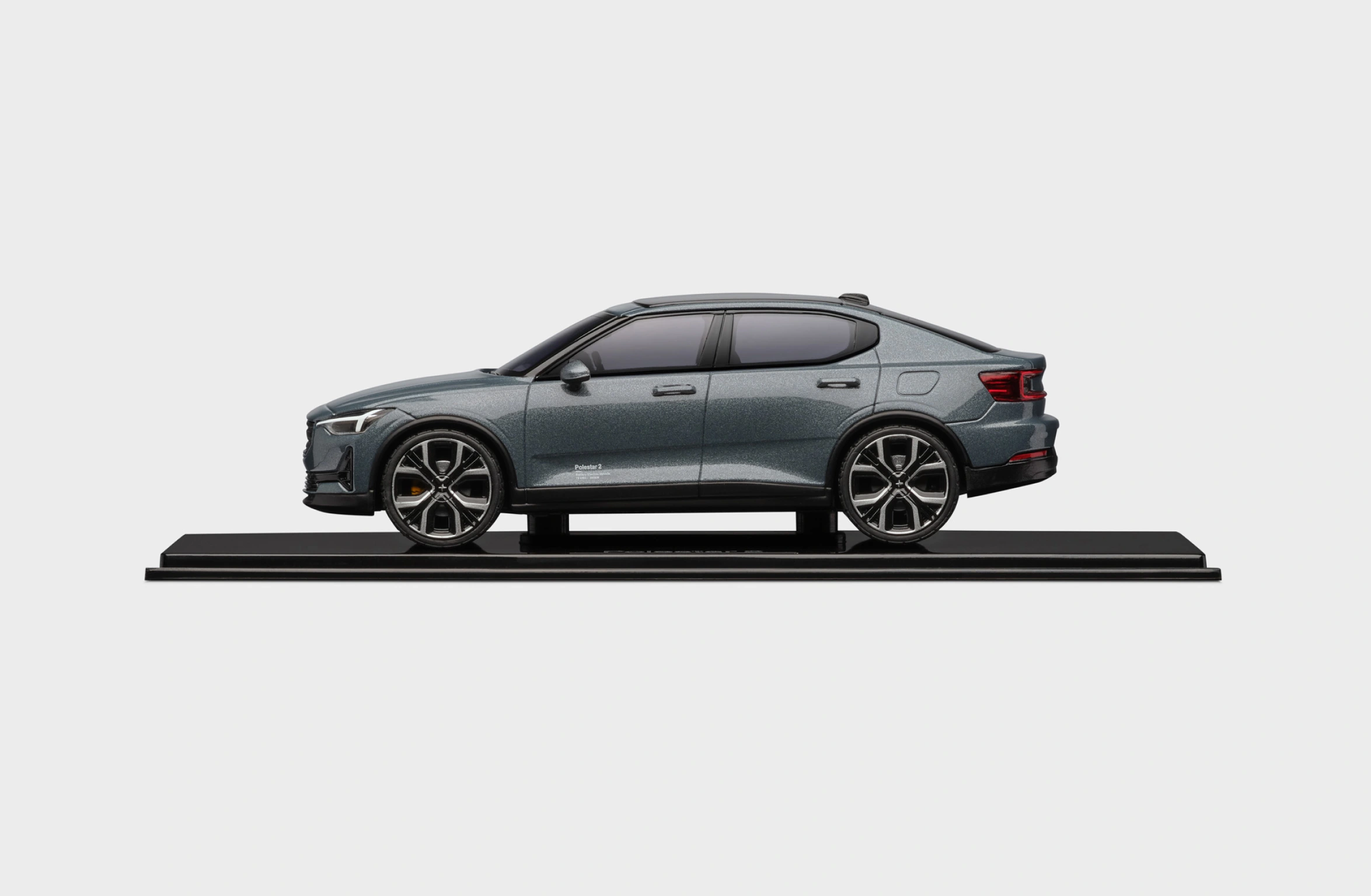 Polestar 2 MY21 schaalmodel 1:43 thunder