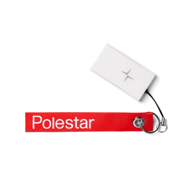 Rød nøkkelring med teksten "Polestar" i hvitt.