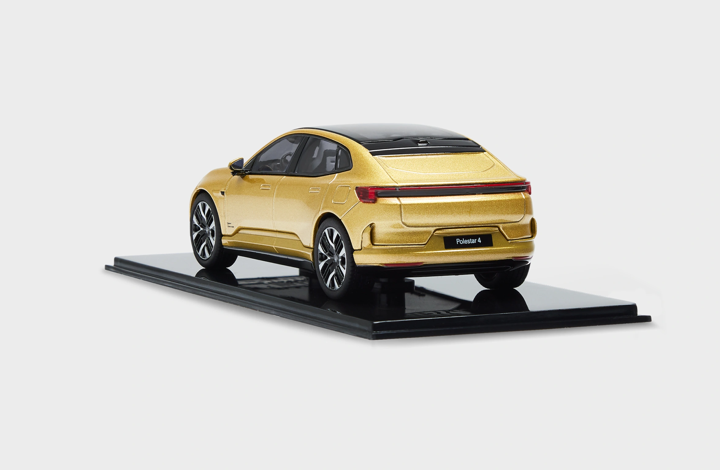 Polestar 4 - Mittakaavamalli 1:43, gold