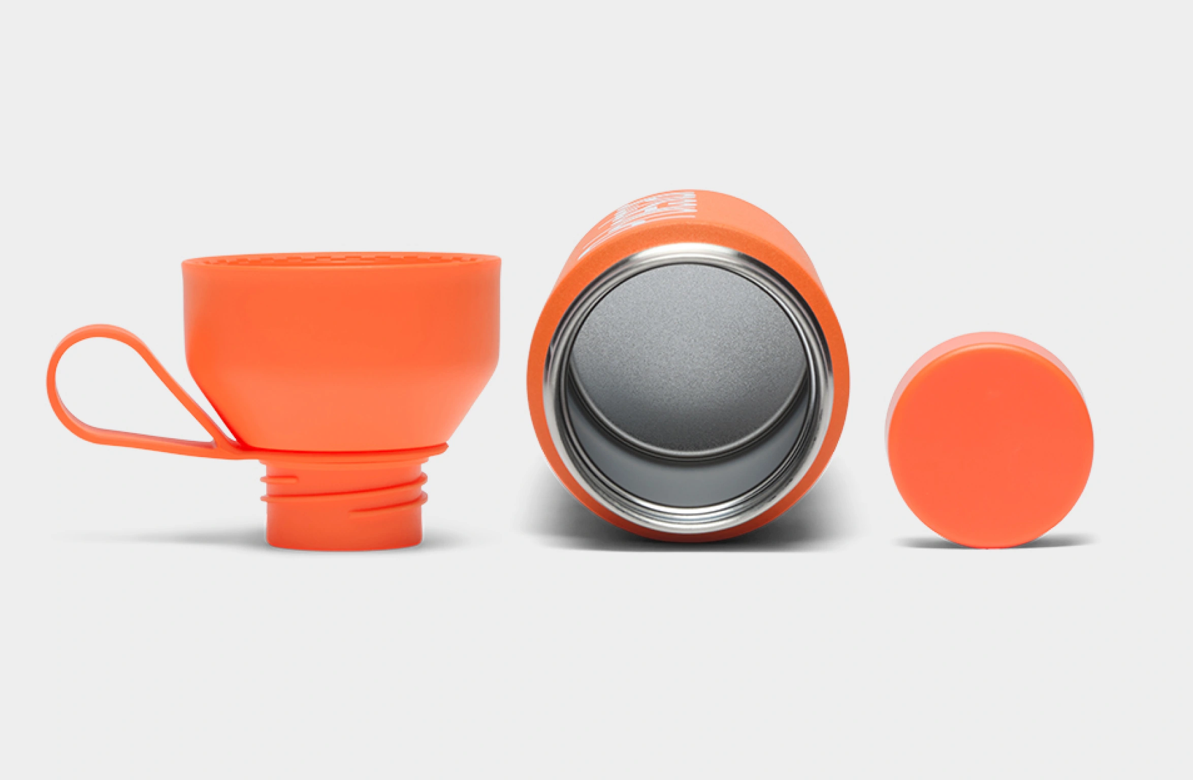 Oranje waterfles met wit Polestar-woordmerk