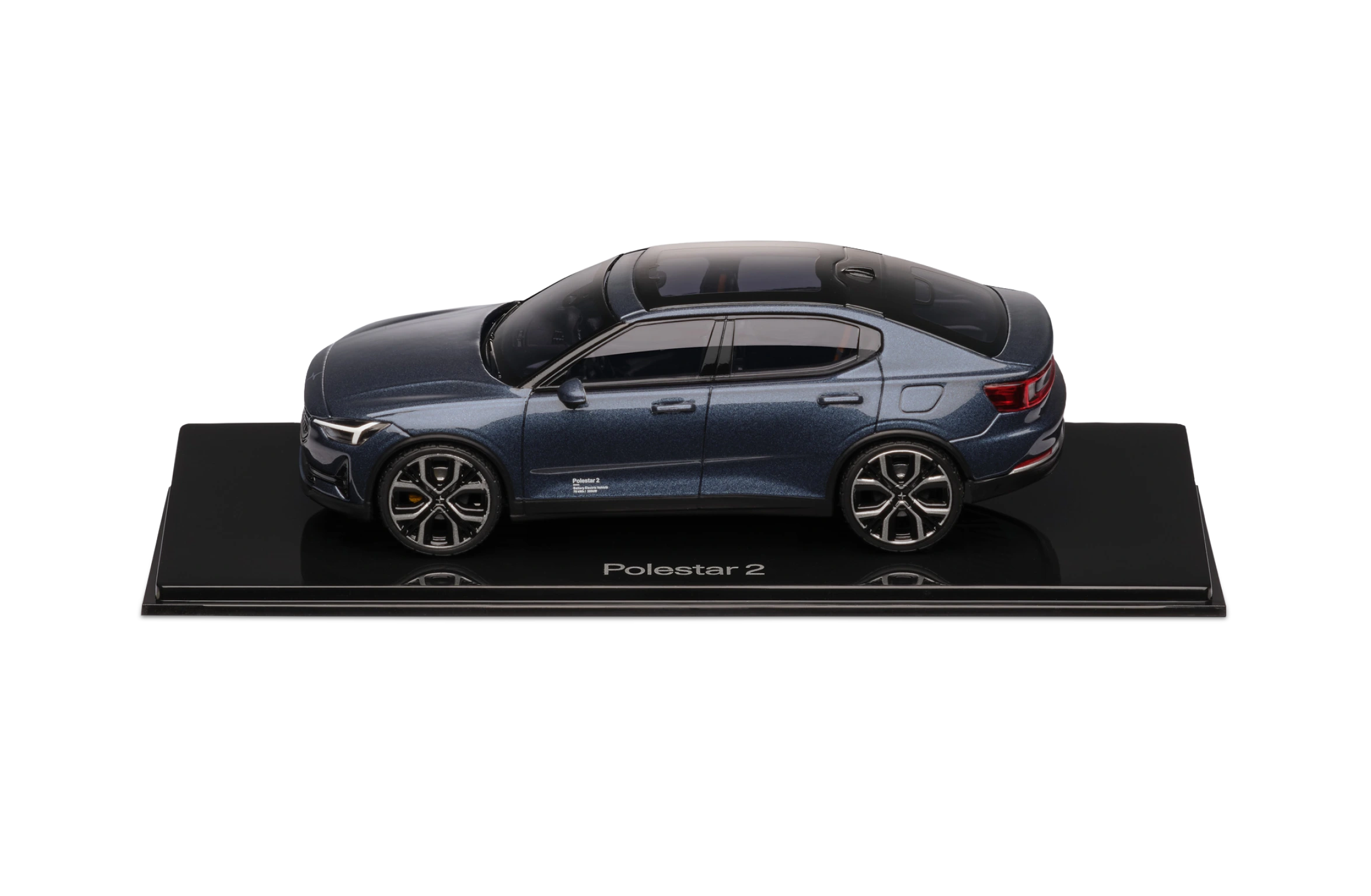 Polestar 2 MY21, 1:43 Scale Model in color midnight