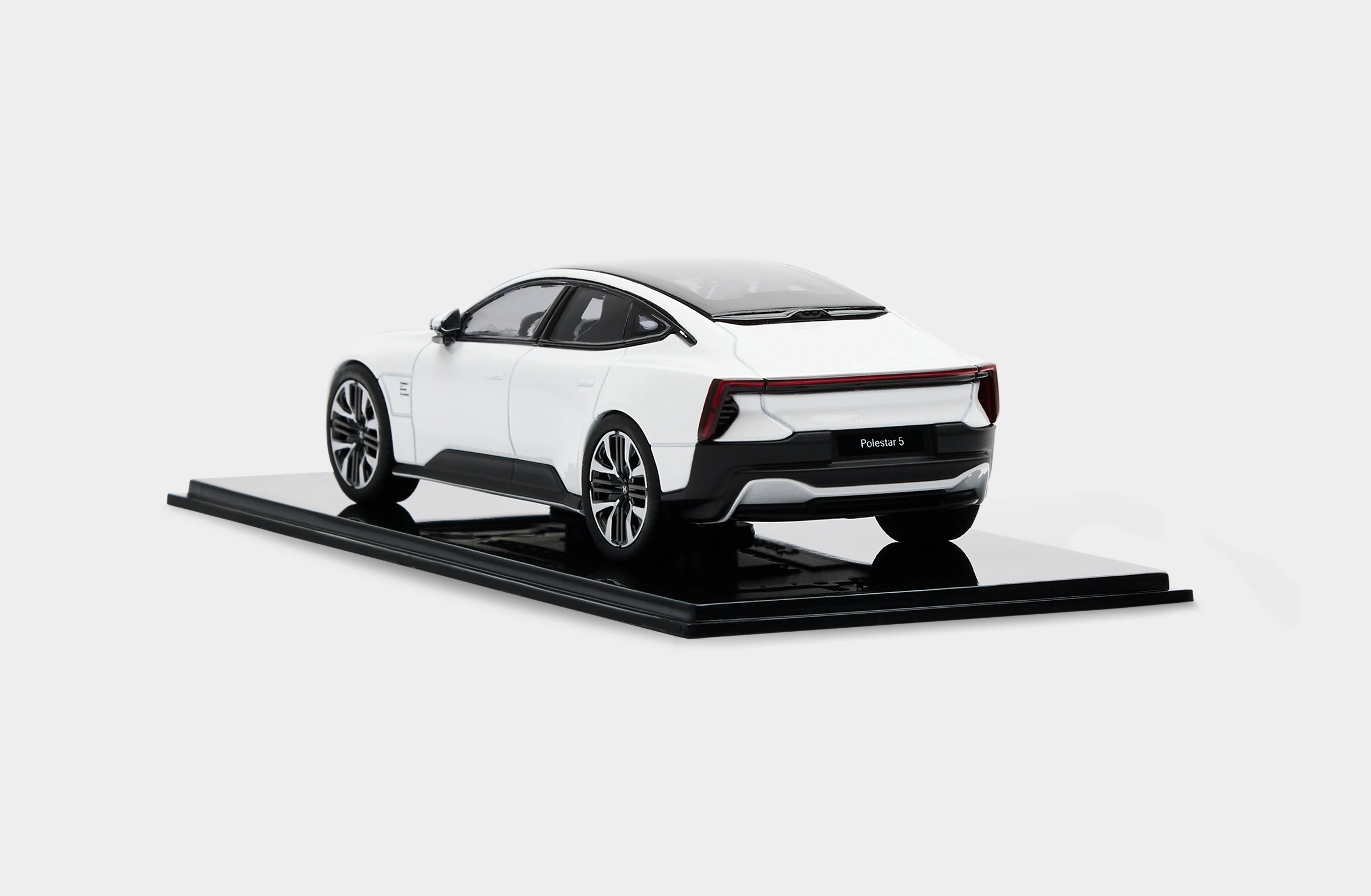 Polestar 5 Scale model 1:43 in color snow
