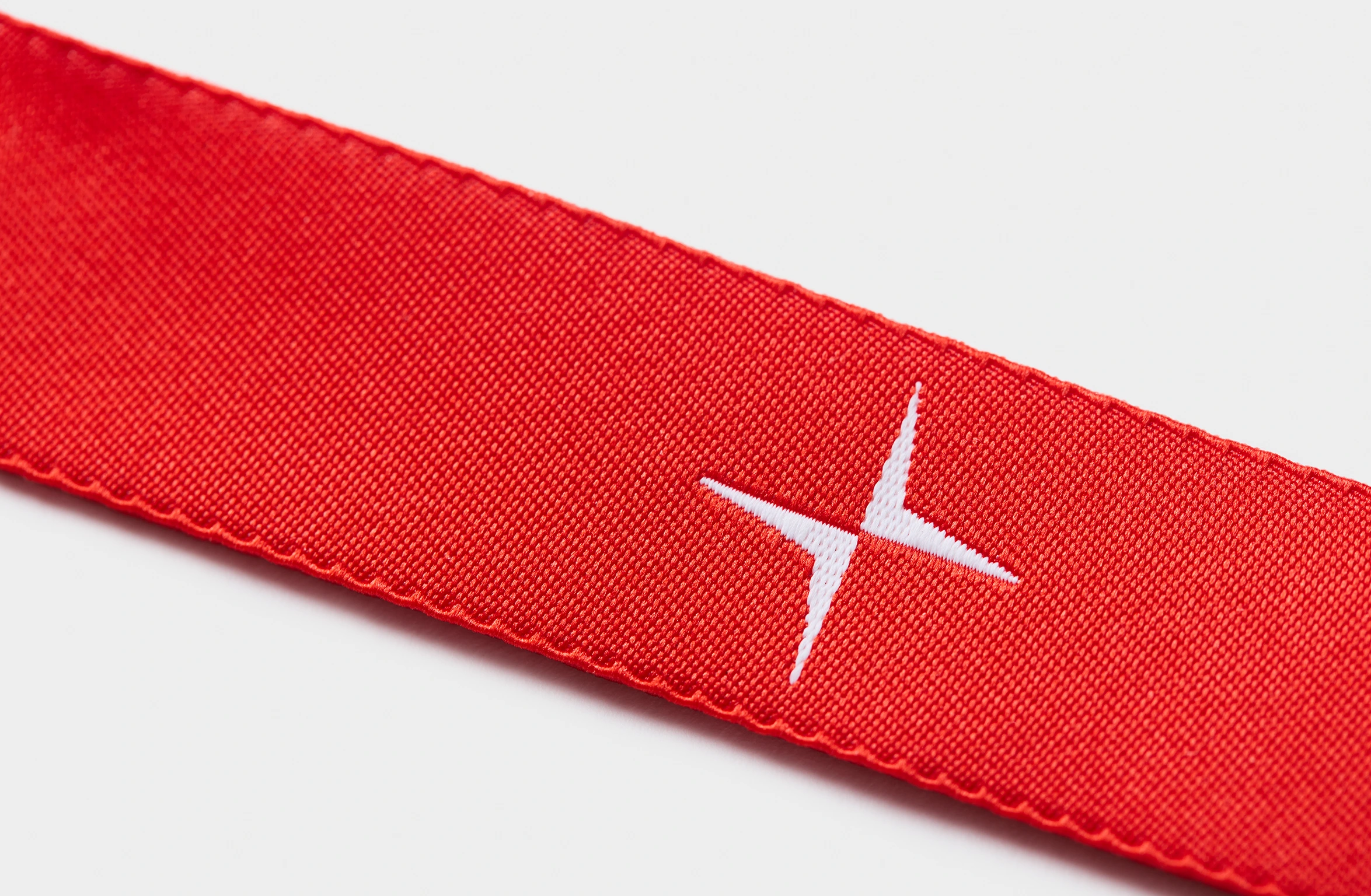 Rode sleutelhanger met witte tekst "Polestar"