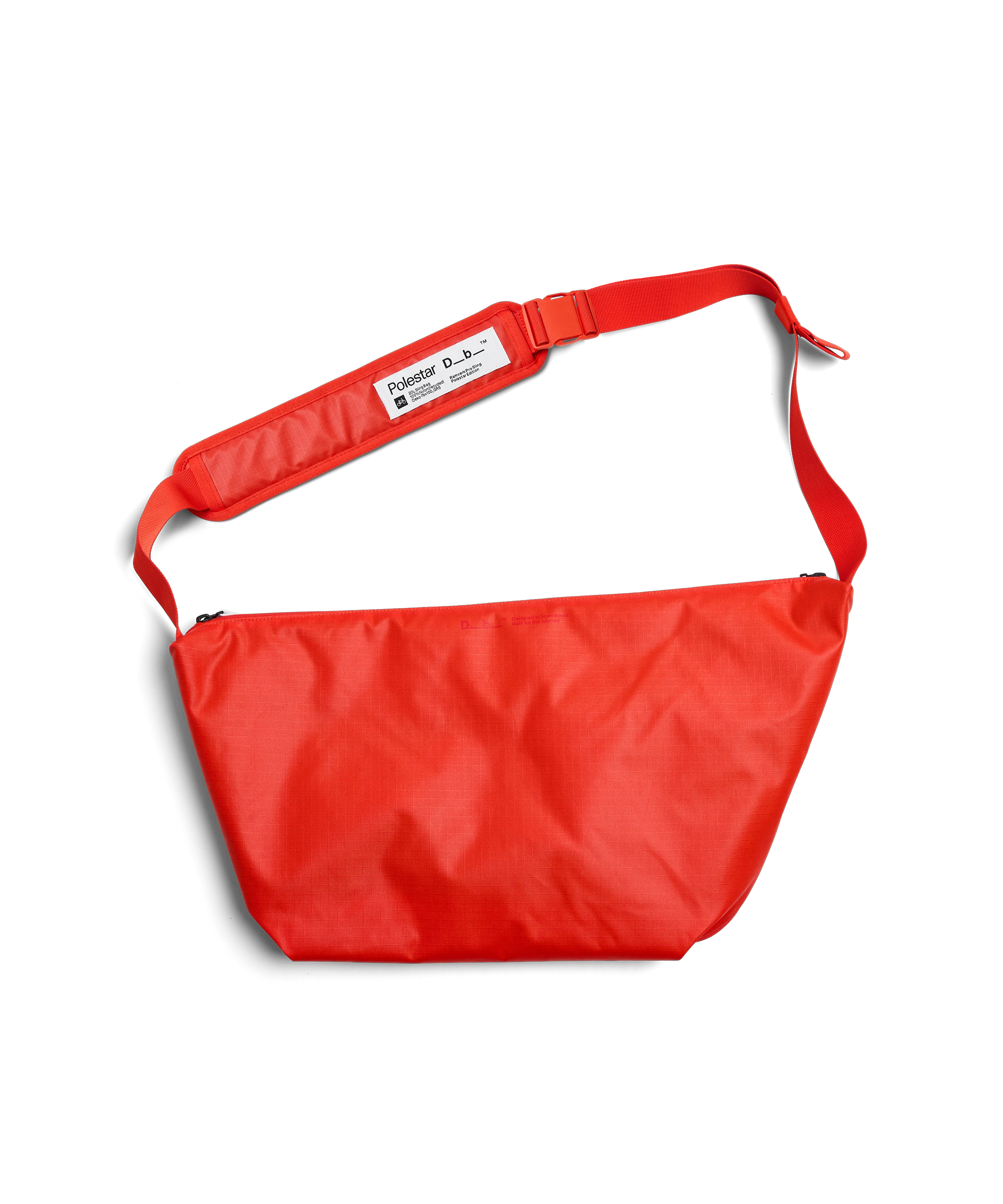 Rød sling bag med justerbar rem og et mærke på skulderpuden.