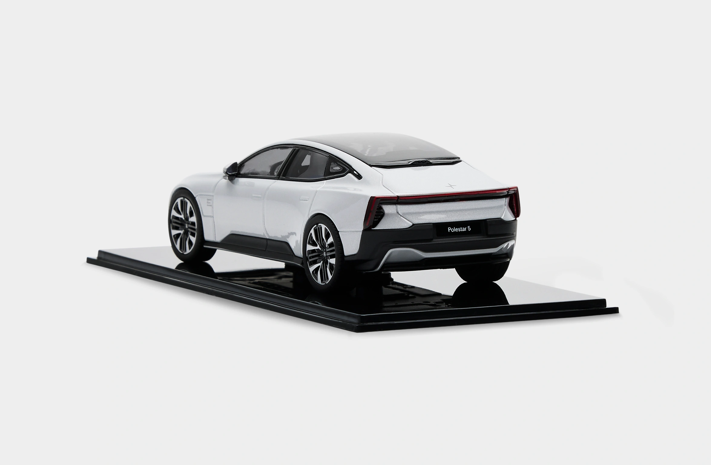 Modellauto Polestar 5 im Maßstab 1:43 im magnesium