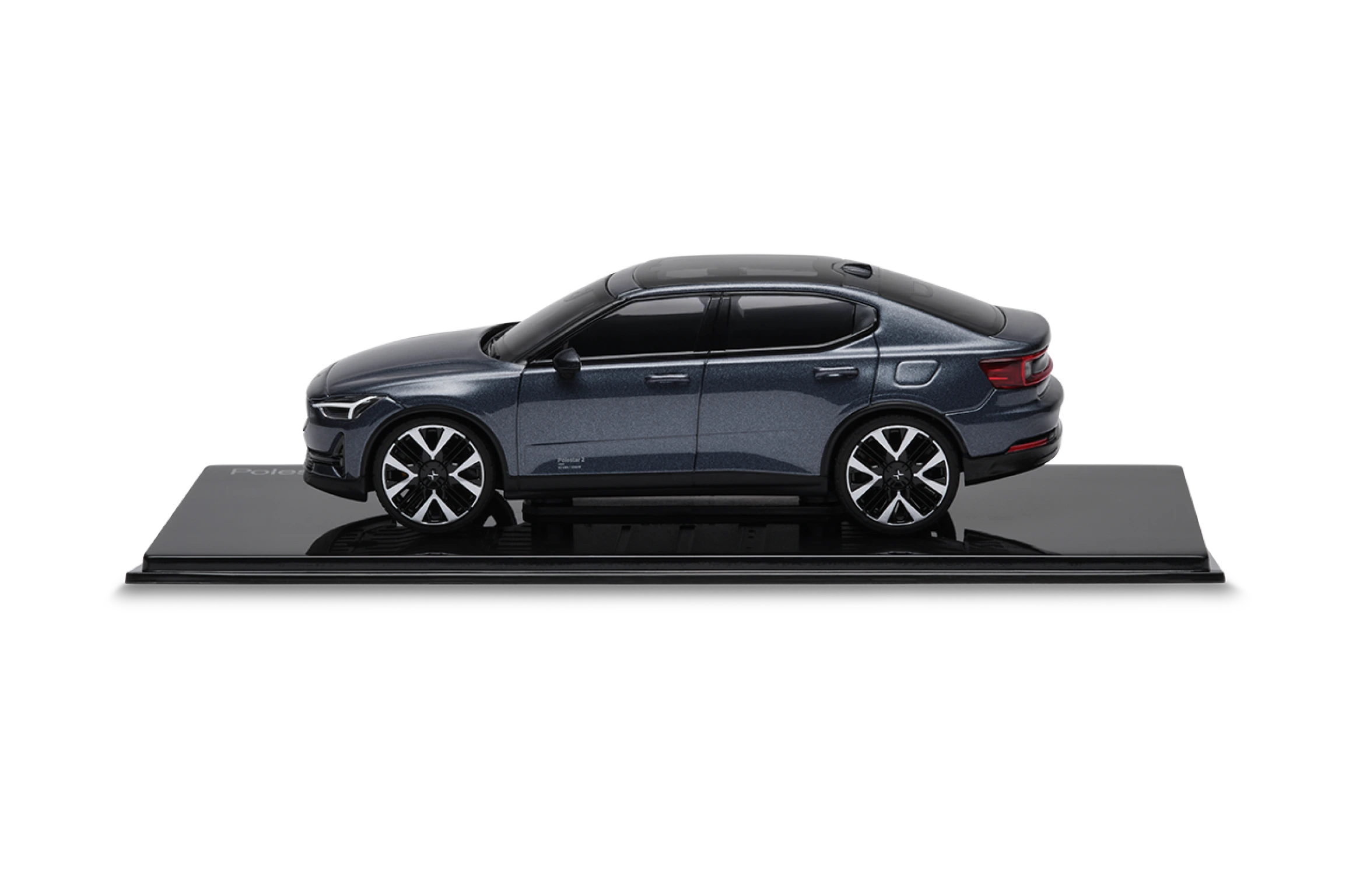 Polestar 2, 1:43 Scale Model in color midnight