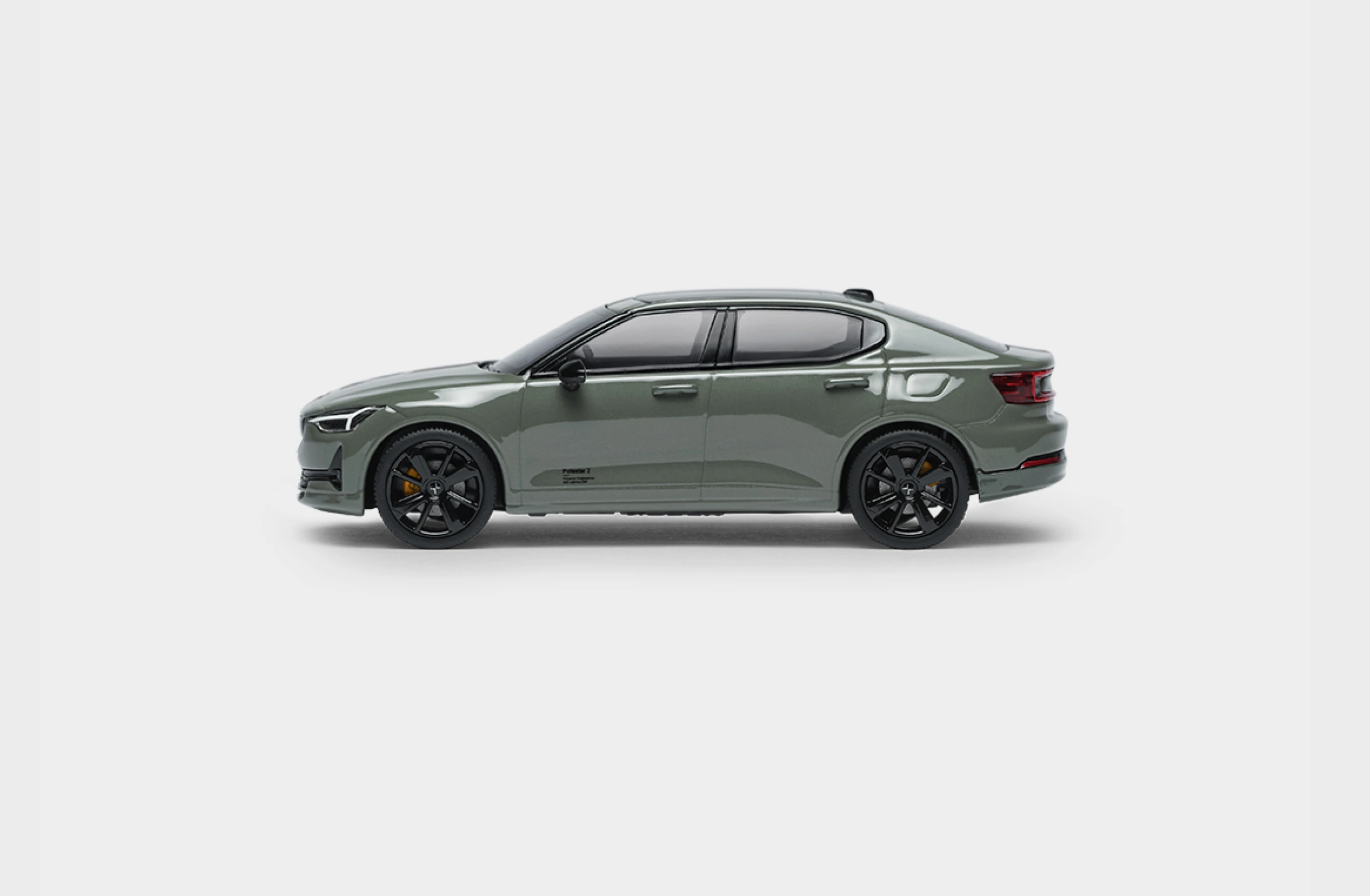 Polestar 2 BST Edition 230, skalamodel i størrelsesforholdet 1:43 nebula