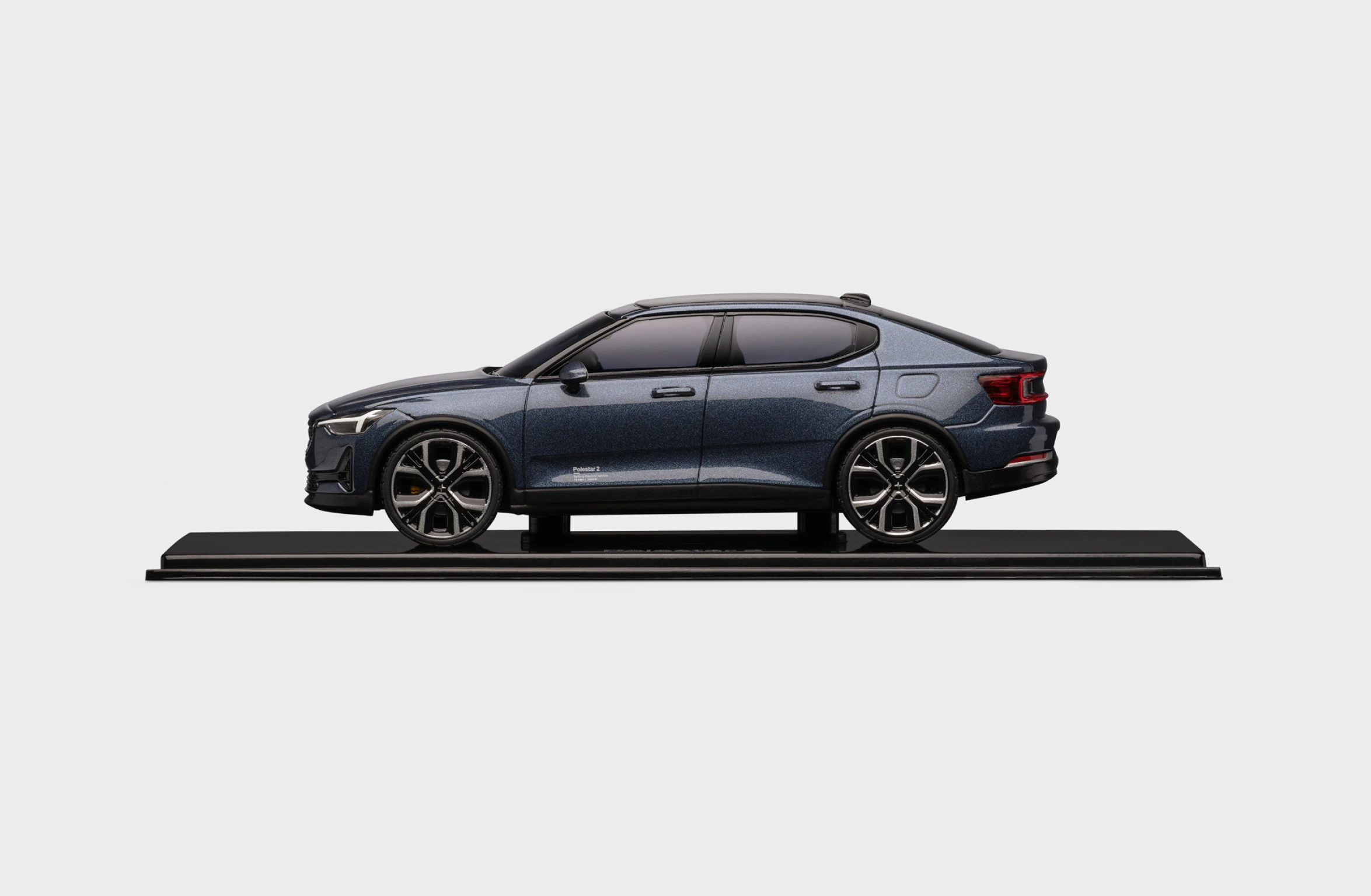 Polestar 2 MV21, 1:43 Mittakaavamalli, midnight